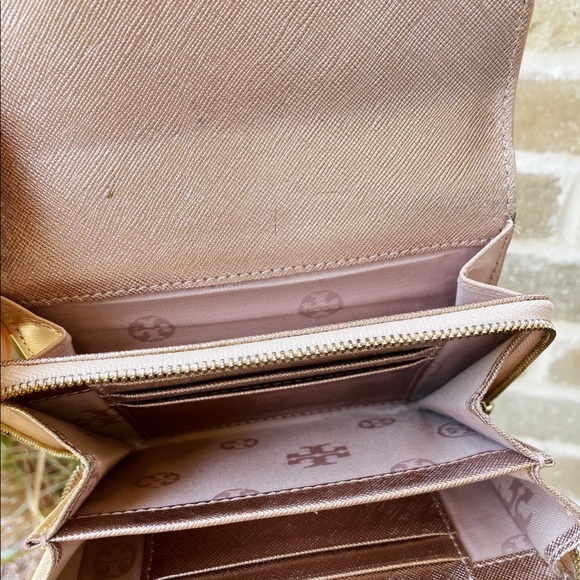 Tory Burch rose gold wristlet wallet - Picture 5 of 6